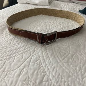 Men’s size 32 vineyard vine belt